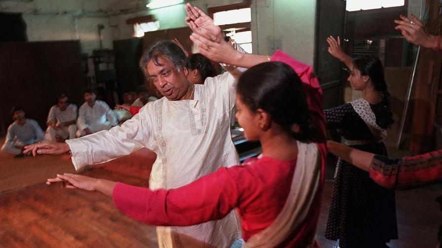 Почина легендарният индийски танцьор Бирджу Махарадж