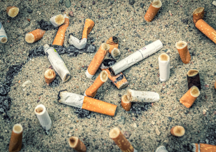 Тютюневите компании ще чистят фасовете от улиците в Испания