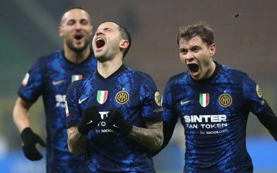 Италианският халф Стефано Сенси до късно снощи беше с единия