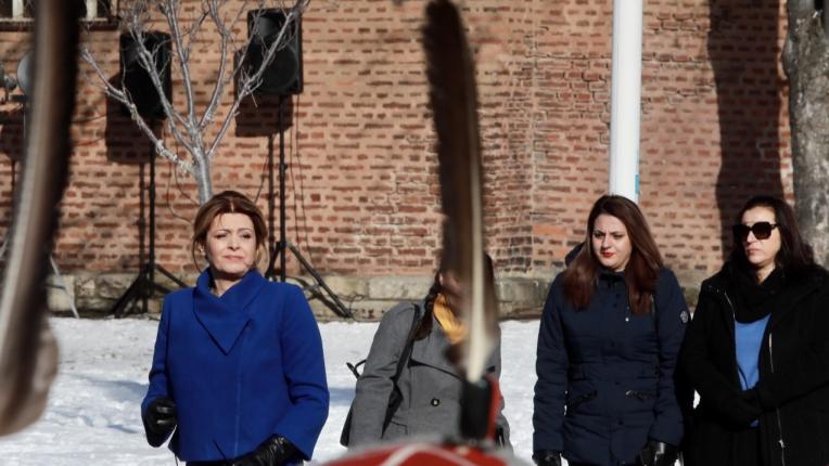  Какво облякоха Деси Радева и Илияна Йотова за встъпването в новия президентски мандат 