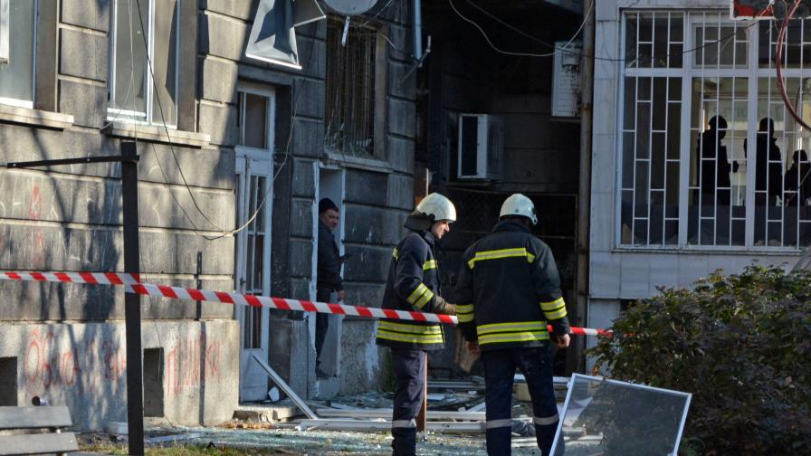 Взрив на газ в жилищен блок в Хасково, жена е пострадала