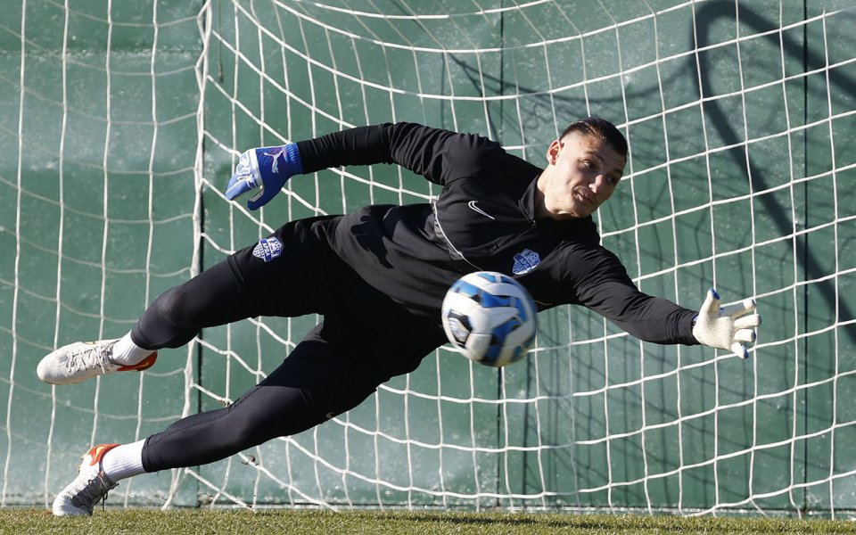 Вратарят на Арда Васил Симеонов си тръгва от лагера на