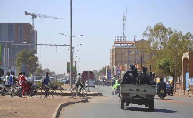 Армията в Буркина Фасо обяви, че е свалила президента