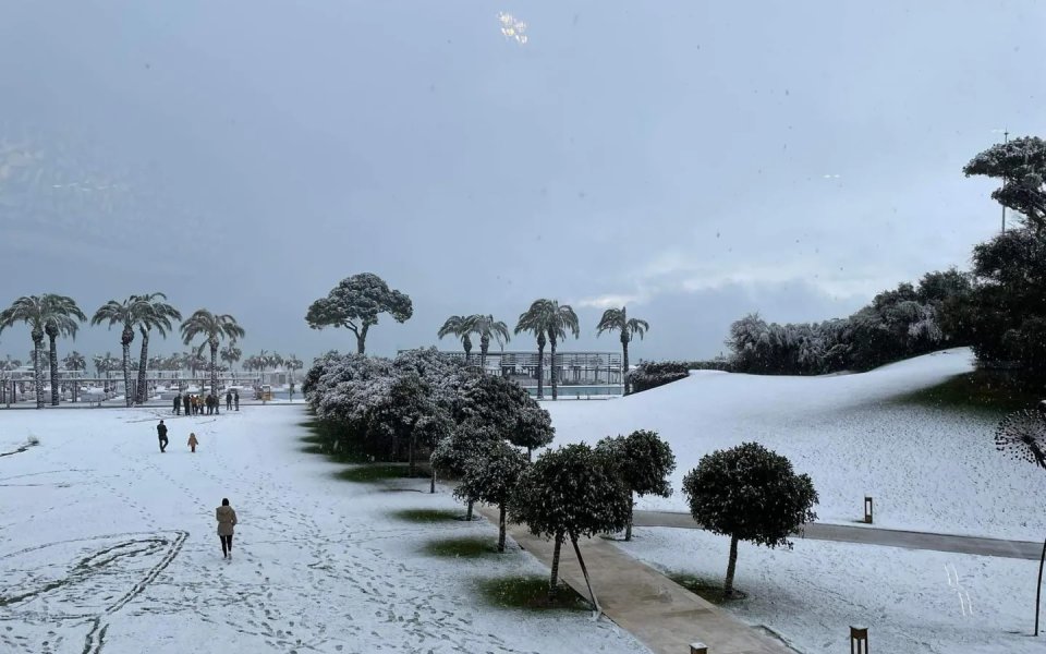 Сняг в Белек - базата на Лудогорец в Турция