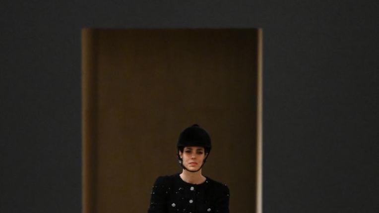  Шарлот Казираги се появи на кон по време на Седмицата на висшата мода в Париж 