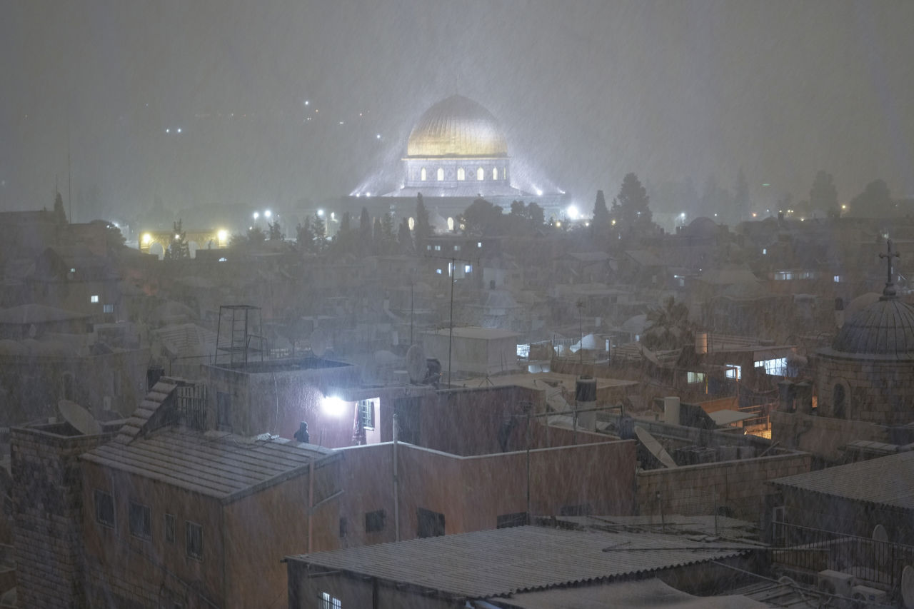 <p>Сняг изненада Израел</p>