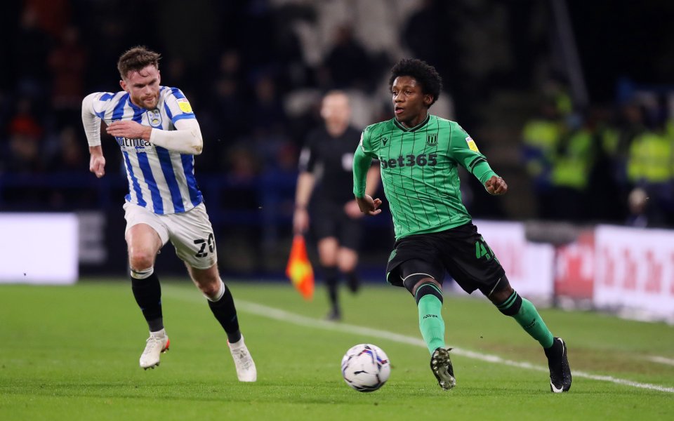 Хъдърсфийлд и Стоук Сити не се победиха в интригуващ мач