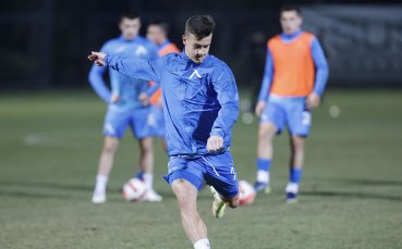 Футболистите на Левски проведоха две тренировки в понеделник Нападателят Димитър