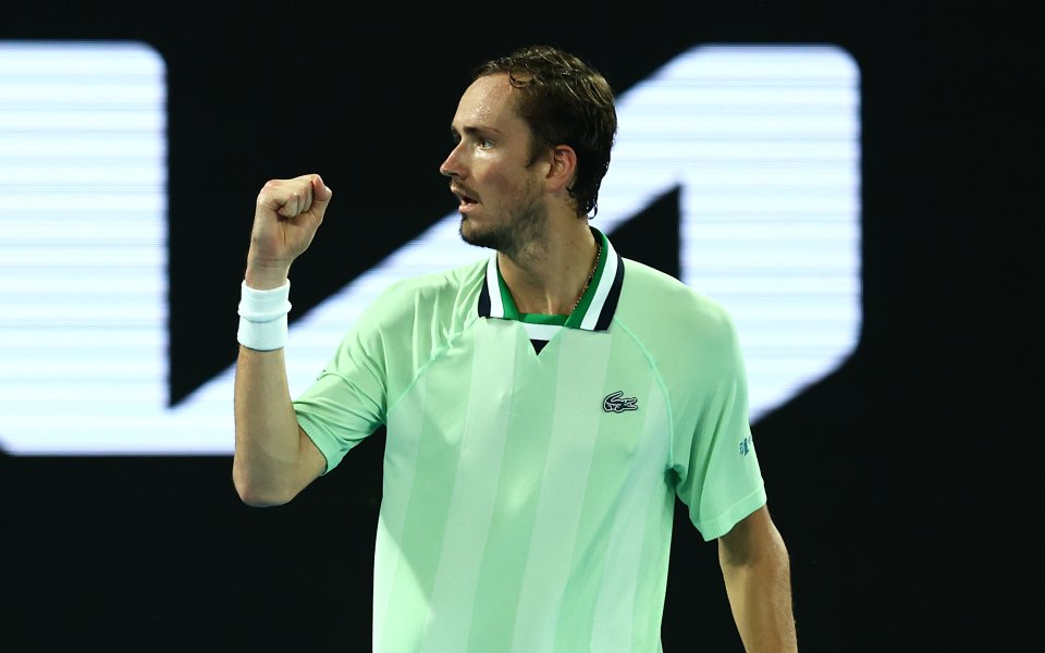 Рафаел Надал и Даниил Медведев играят при резултат 0:2 в