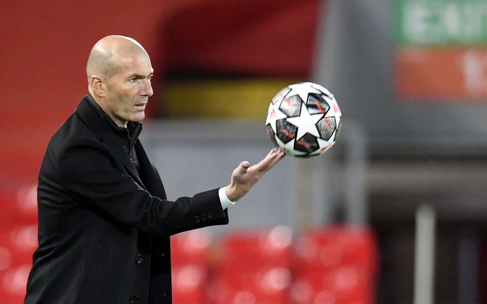 Зинедин Зидан остава приоритетна цел на Пари Сен Жермен за