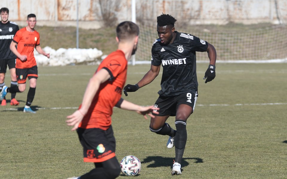 ЦСКА ще изиграе днес последната си контролна среща преди подновяването