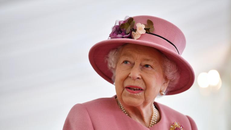 Ярките одежди на кралица Елизабет II