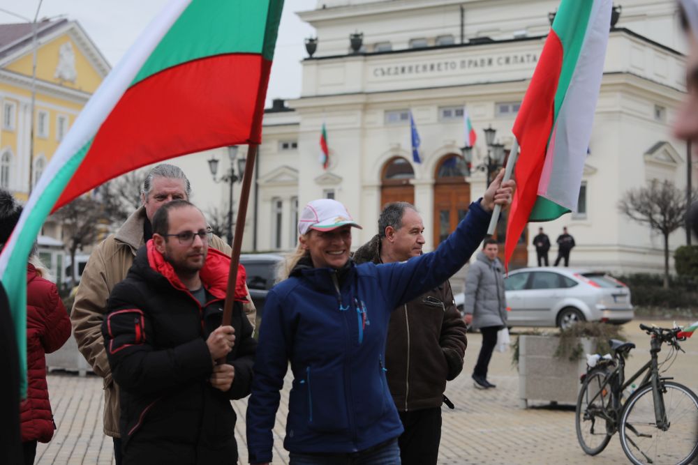 <p>Протест и автошествие срещу зелените сертификати</p>