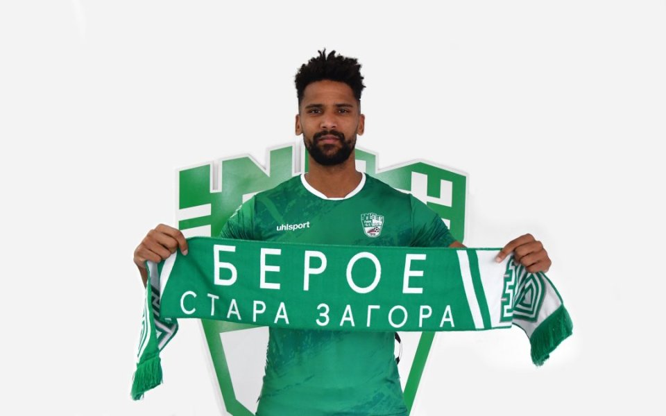 Берое обяви официално привличането на Кевин Тапоко. Той идва от