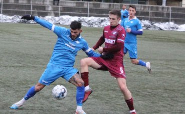 Откараха играч на Спортист в болница при загуба от Септември Сф