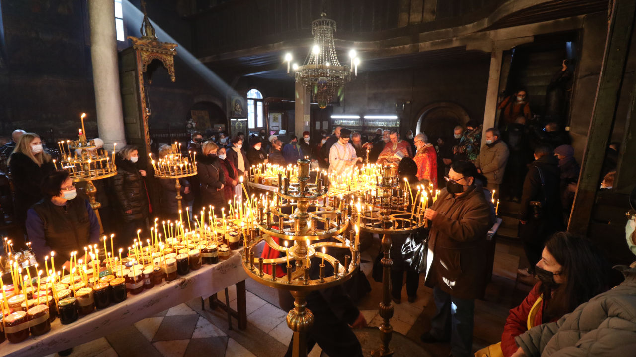 <p>На 10 февруари Българската православна църква почита паметта на Св. Харалампий Чудотворец</p>