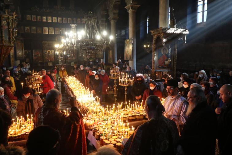 църква свещи празник Харалампий