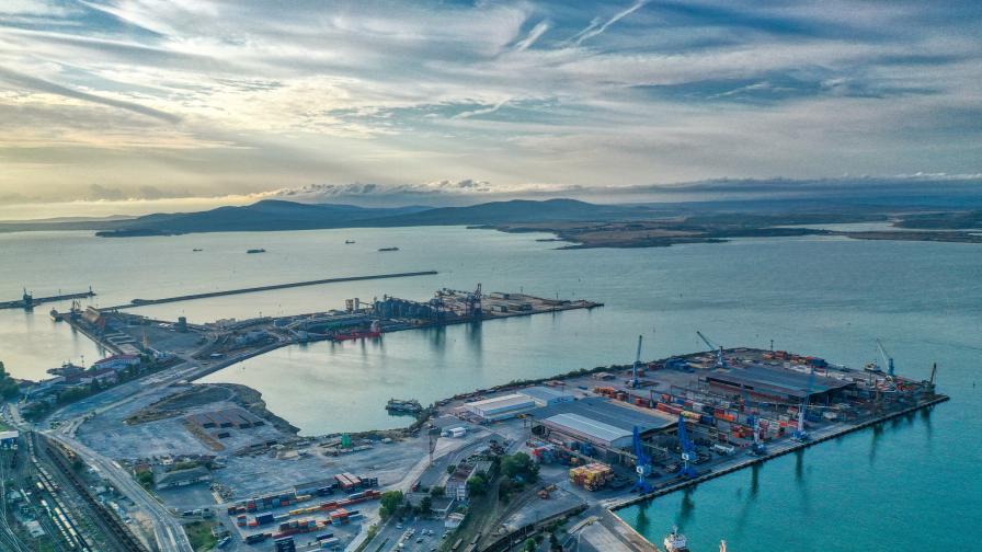 Пристанище Бургас работи по световни стандарти за екология и безопасност