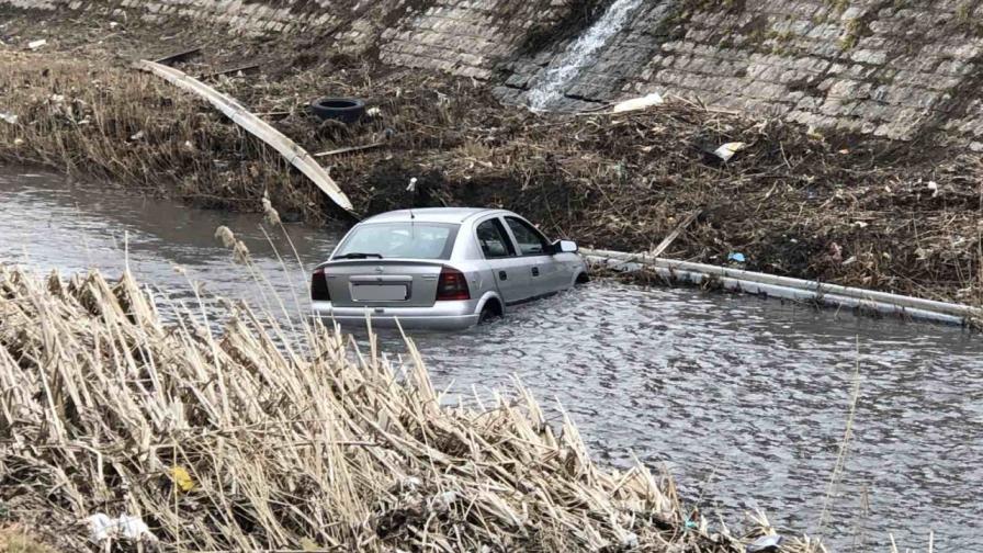 <p>Кола падна в река Струма в Перник, починала е&nbsp;жена</p>