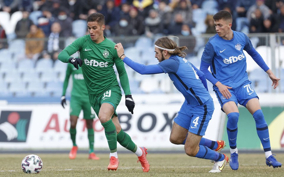 Отборите на Арда и Лудогорец играят при резултат 0:4 в