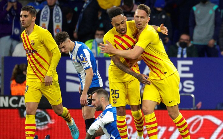 Люк де Йонг спаси Барселона в последната секунда в шеметното градско дерби