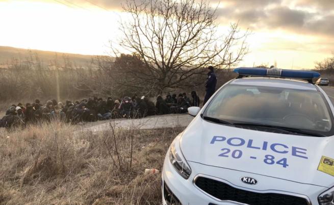 Хванаха 28 нелегални мигранти на ГКПП „Дунав мост“-Русе