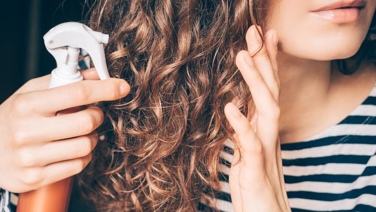  7 съставки, които хората с къдрава коса би трябвало да заобикалят 