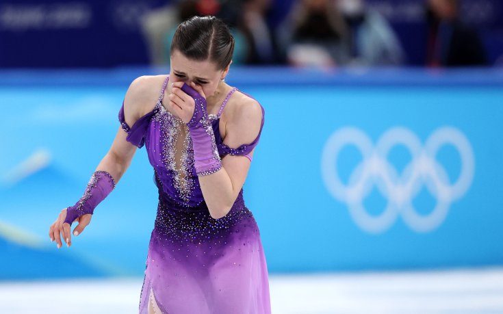 Валиева издържа на напрежението, избухна в сълзи след изпълнението