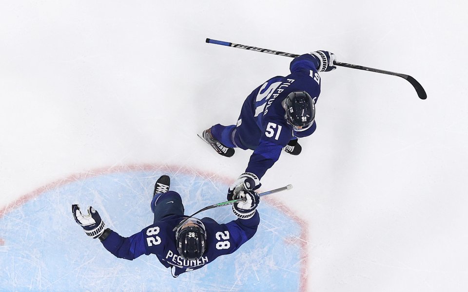 Канада продължава без поражение на сетовното по хокей на лед за младежи