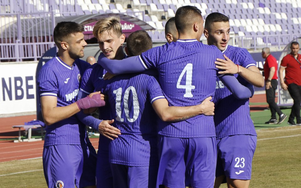 Отборът на Етър победи с 2:1 Септември Симитли в първия