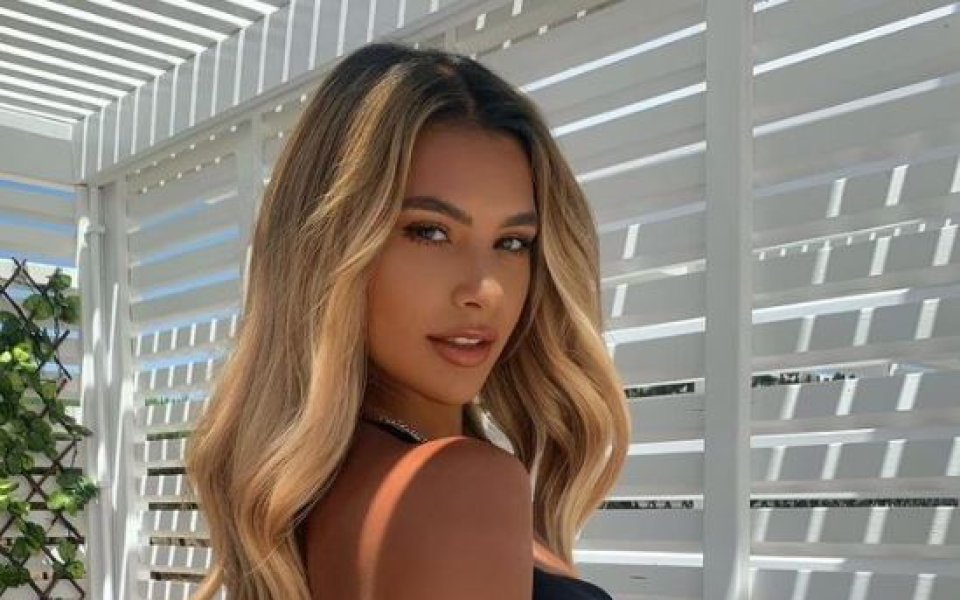 Британският модел и блогър Джоана Чимонидес допреди година беше гадже