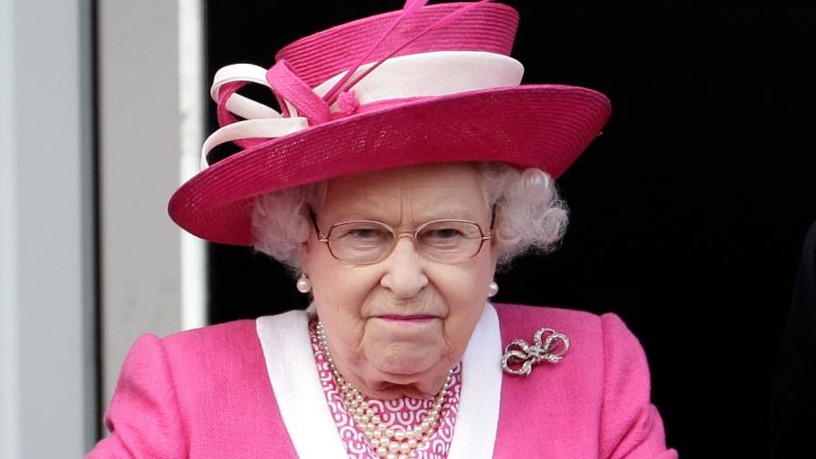 <p>Елизабет II се почувствала&nbsp;зле на юбилейните тържества</p>