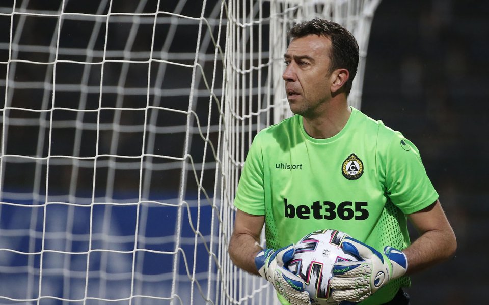 Вратарят на Славия - Георги Петков, ще бъде извън терените