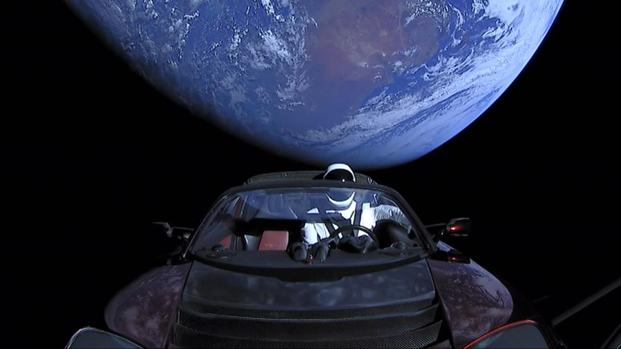<p>Tesla Roadster с над 3 млрд. километра в космоса</p>