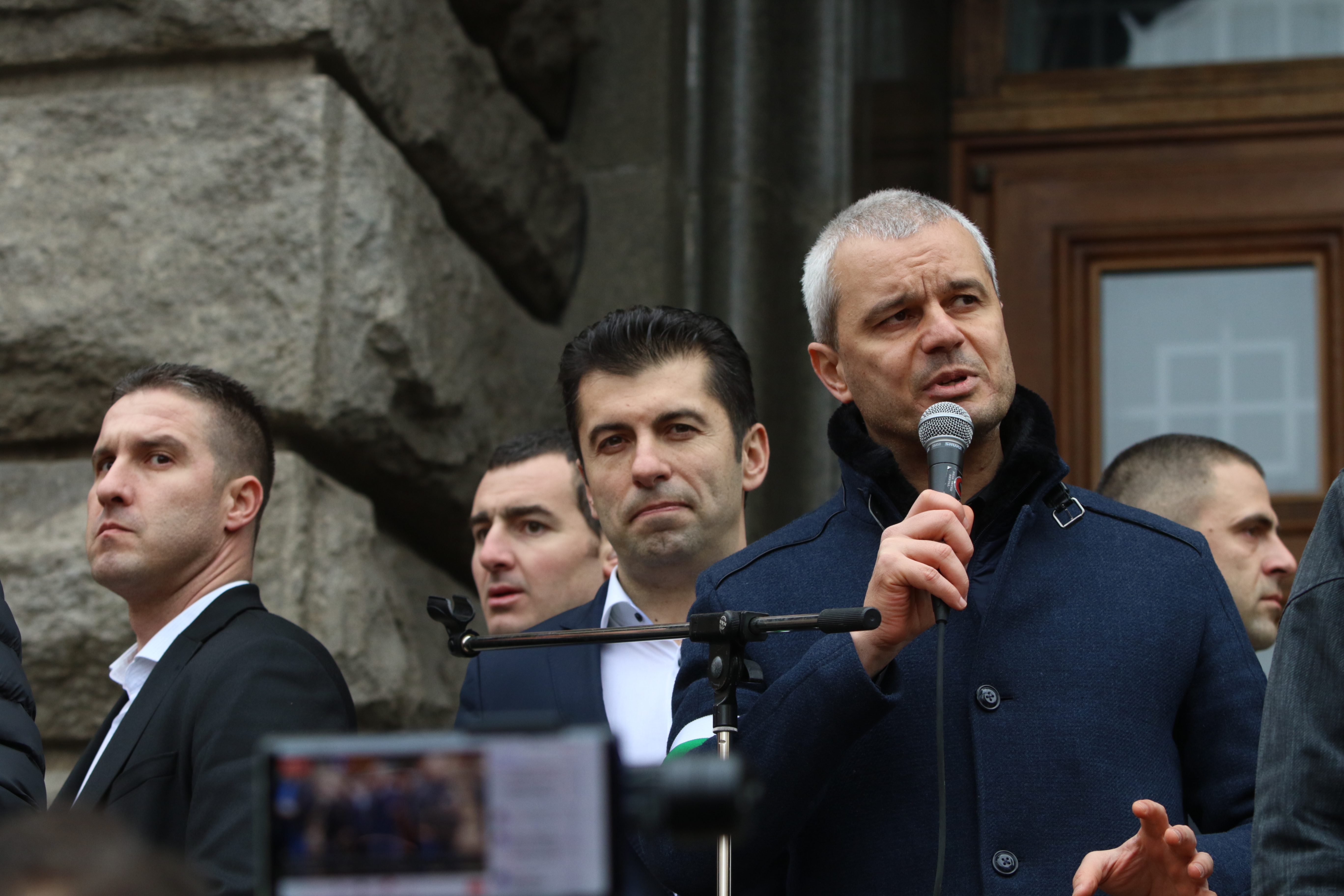 Протест на "Възраждане" срещу зеления сертификат