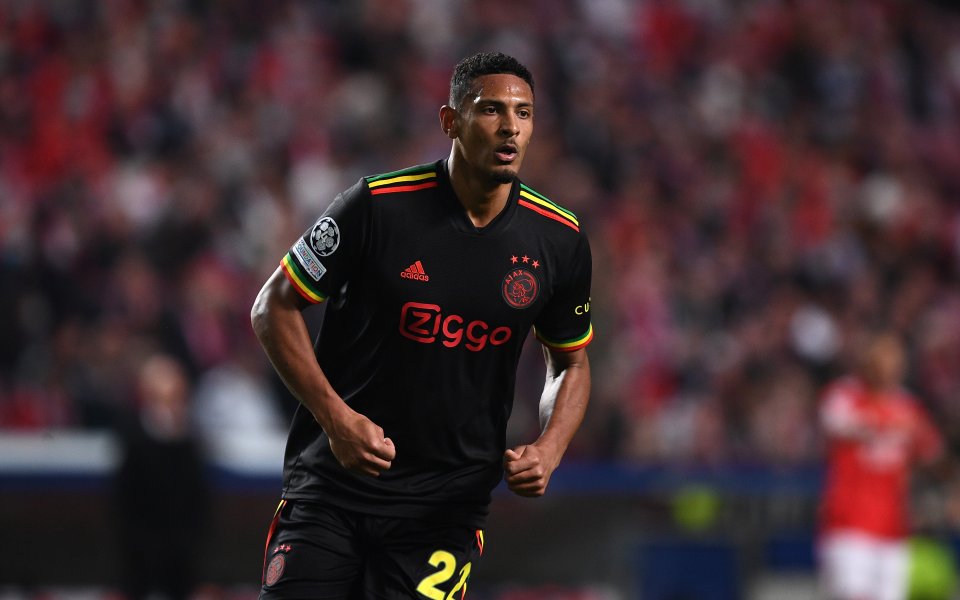 Бенфика и Аякс играят при 1:2 в първи 1/8-финален сблъсък