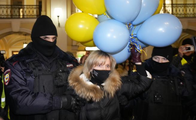 Антивоенни протести в Русия, повече от 1500 души са арестувани