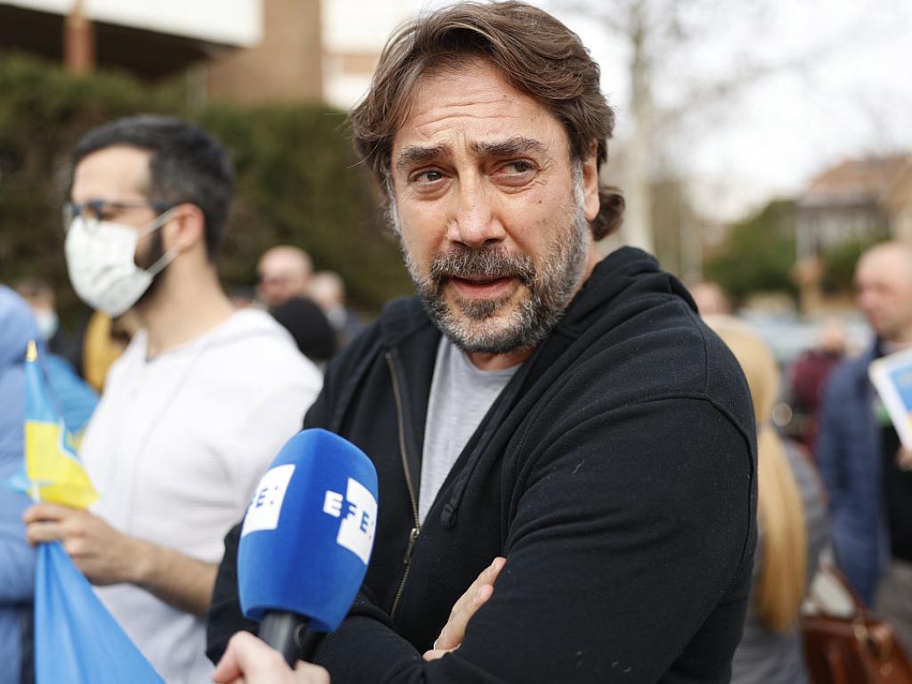 Хавиер Бардем на протест срещу руското нахлуване в Украйна (СНИМКИ