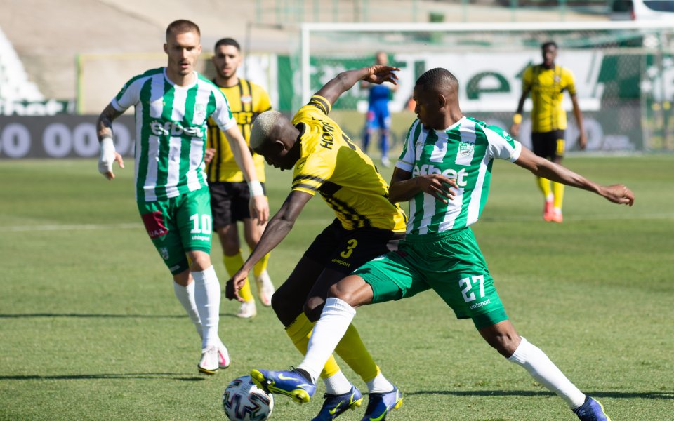 Берое и Ботев Пловдив играят при резултат 1:0 в един