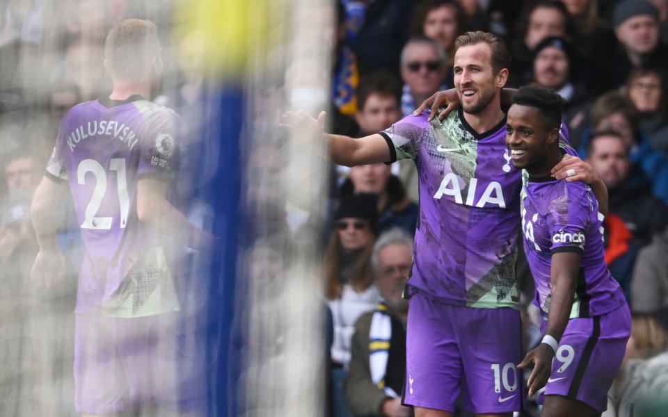 Отборите на Лийдс Юнайтед и Тотнъм игроят при в отриващия