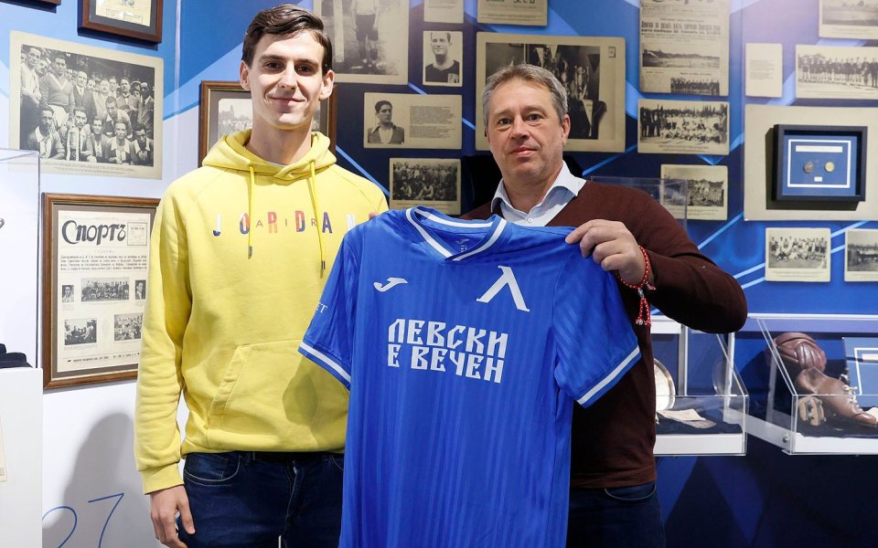 Левски подписа договор с полузащитника Илиян Стефанов. Контрактът е със