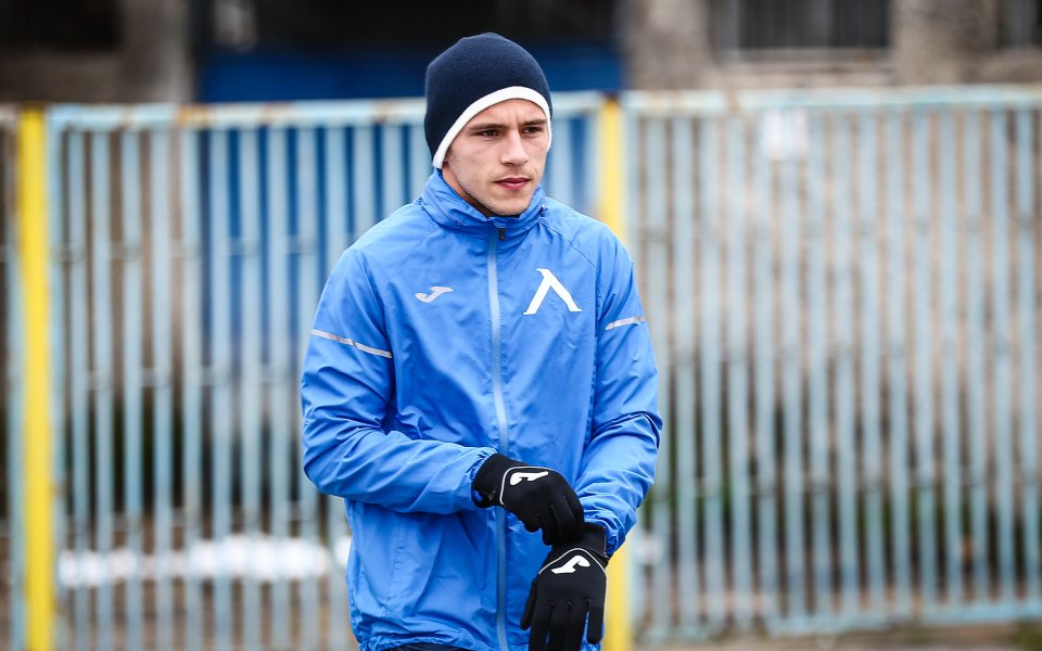 Левски най-вероятно ще се раздели с халфа Димитър Костадинов. Той