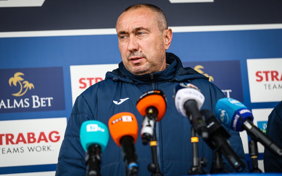 Старши треньорът на Левски - Станимир Стоилов, говори пред медиите