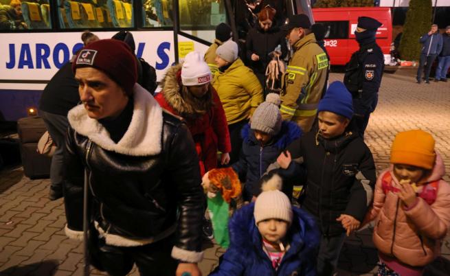 Украйна отхвърли предложените от Москва хуманитарни коридори
