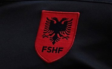 Всички футболисти и треньори от националния отбор на Албания получиха