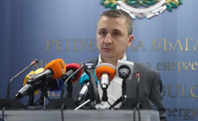 Министърът на енергетиката Александър Николов депозира своята оставка