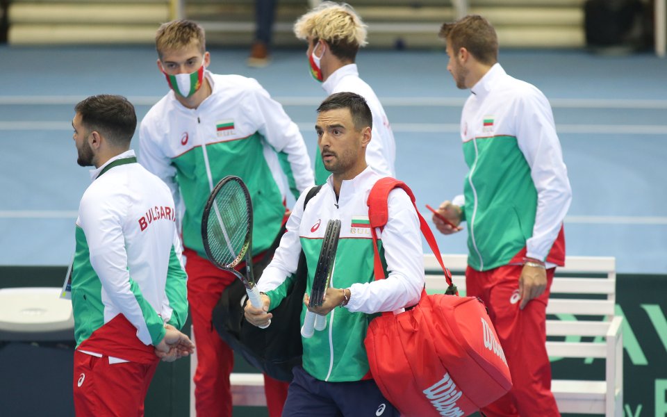 Димитър Кузманов благодари на публиката за подкрепата, след като донесе.