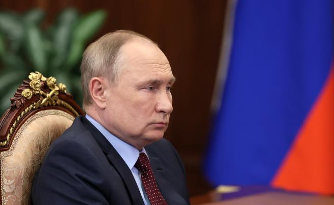 РИА Новости: Путин подписа закон, съдържащ редица социални мерки