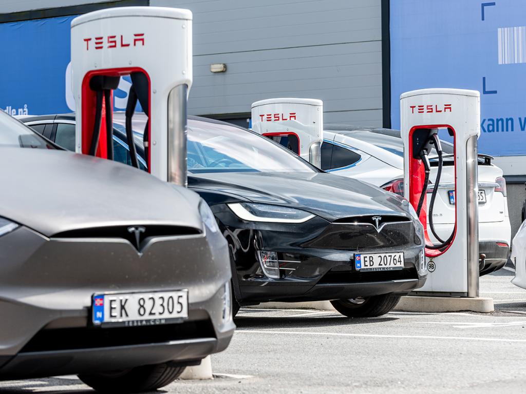Агенция Reuters твърди че Tesla се е отказала от плановете