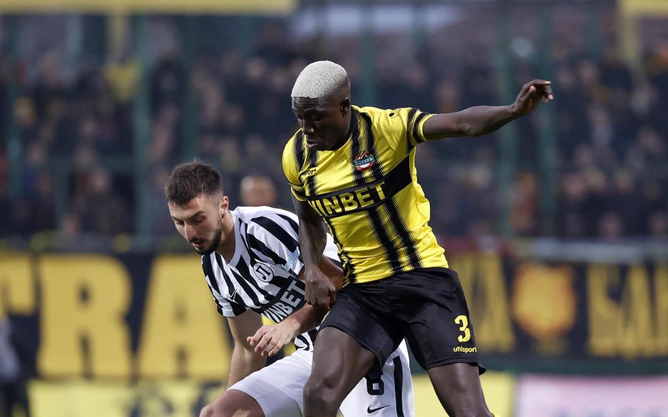 В 24-ата минута пробив на Тодор Неделев завърши с удар,